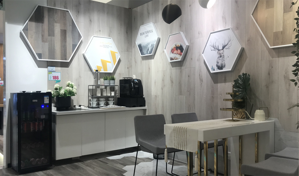 180㎡門店實(shí)景展示1