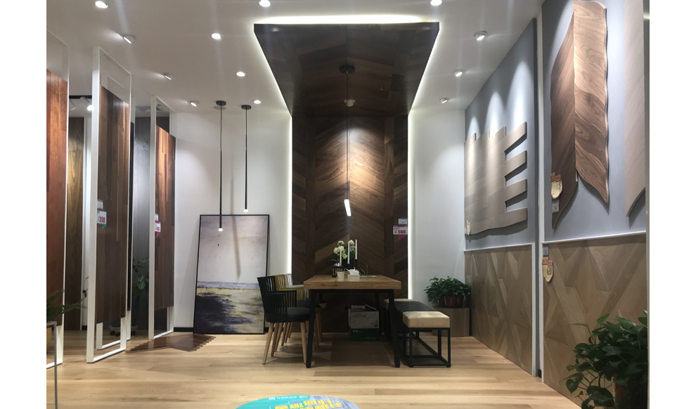 180㎡門店實(shí)景展示1